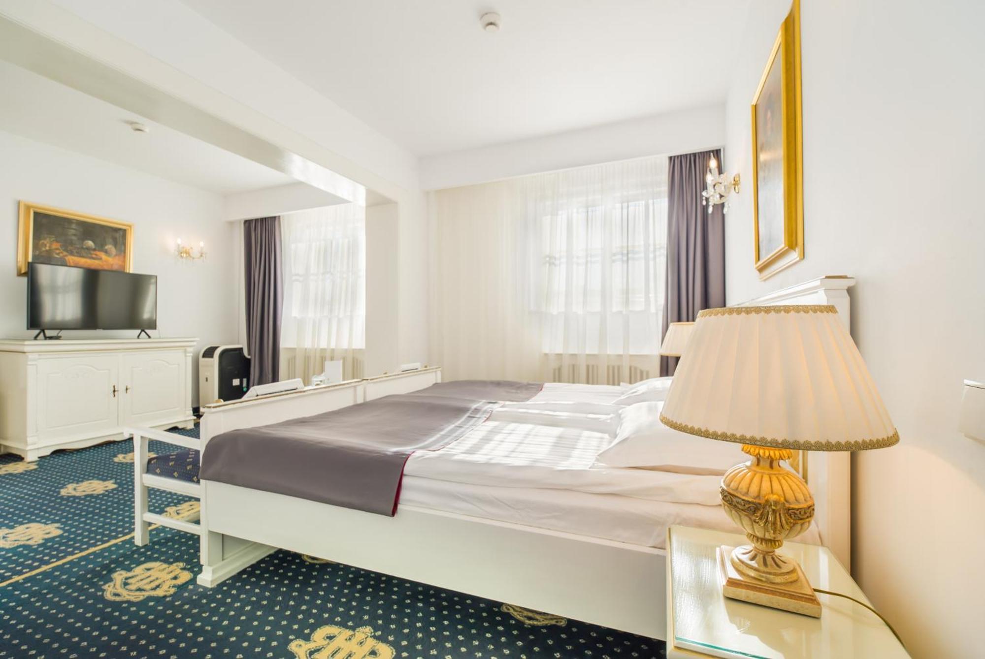 Hotel Imparatul Romanilor Hotel & Spa 시비우 객실 사진